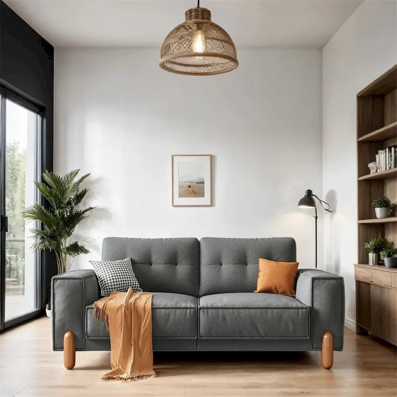 Moderne bank met teddy-stoffen bekleding, houten poten en 2 kussens