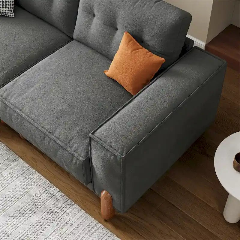 Moderne bank met teddy-stoffen bekleding, houten poten en 2 kussens